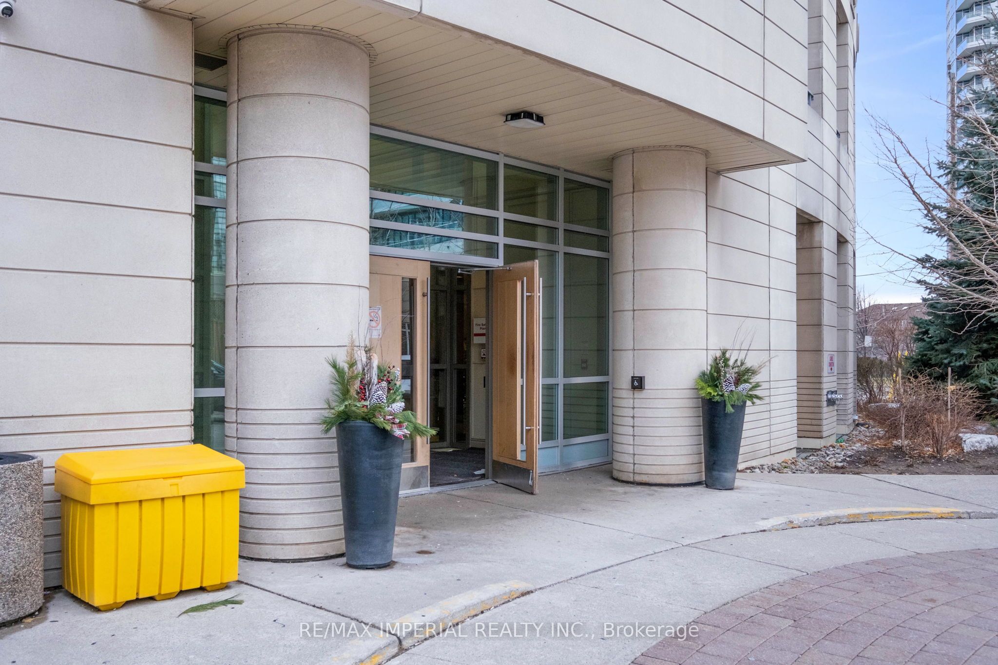 18 Holmes Avenue, #2210