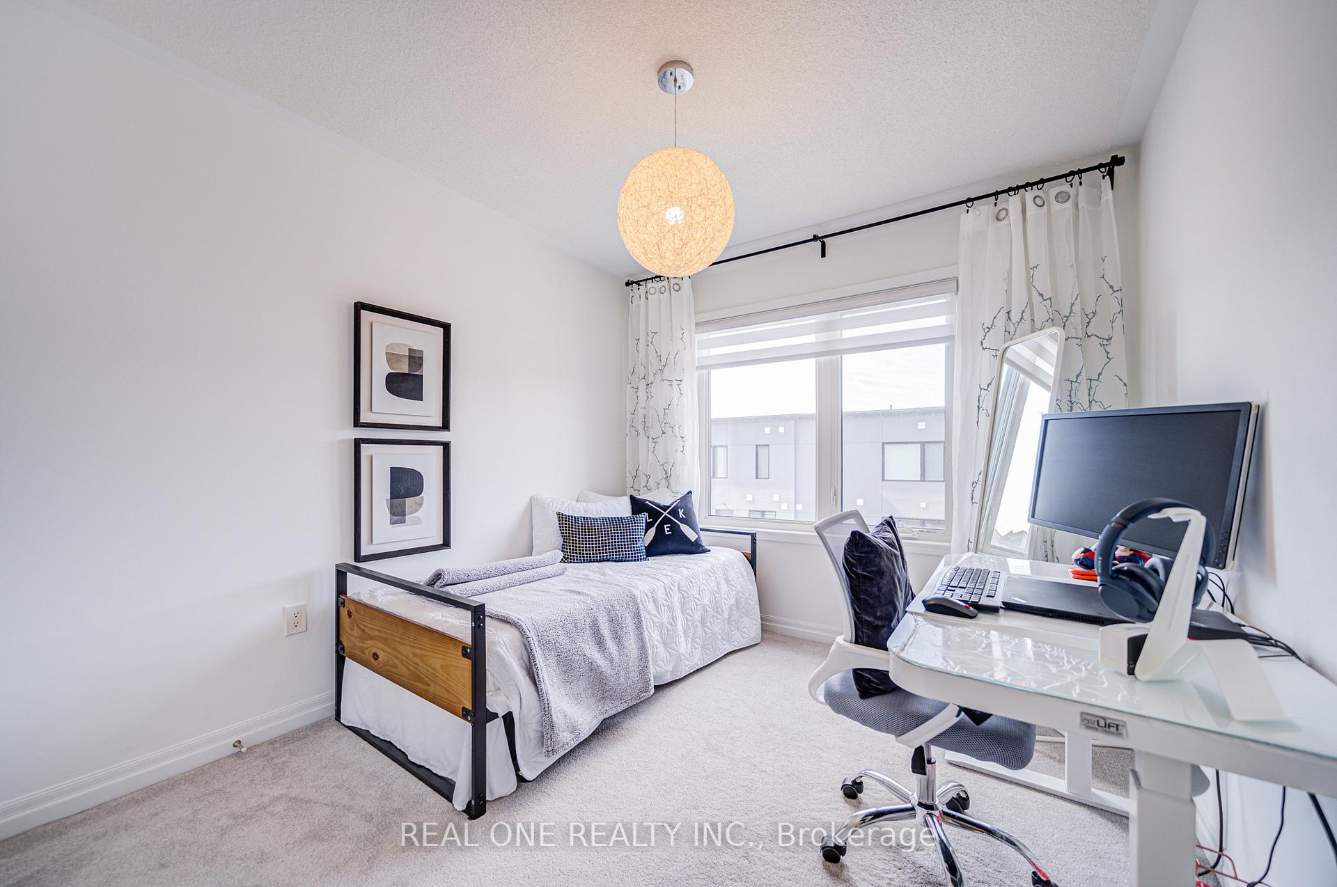 4 Bedrooms Condo at 91 Grovewood Common, Oakville For sale