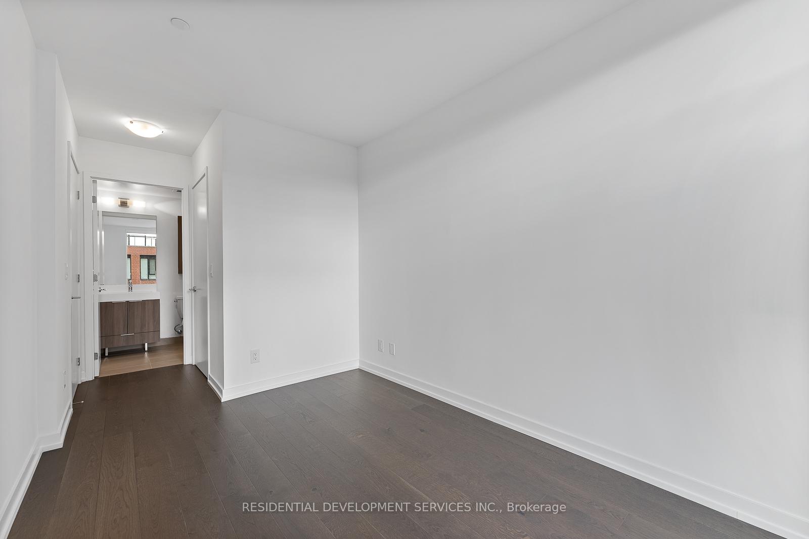 4 Bedrooms Condo at 15 Maryport,  Toronto For sale