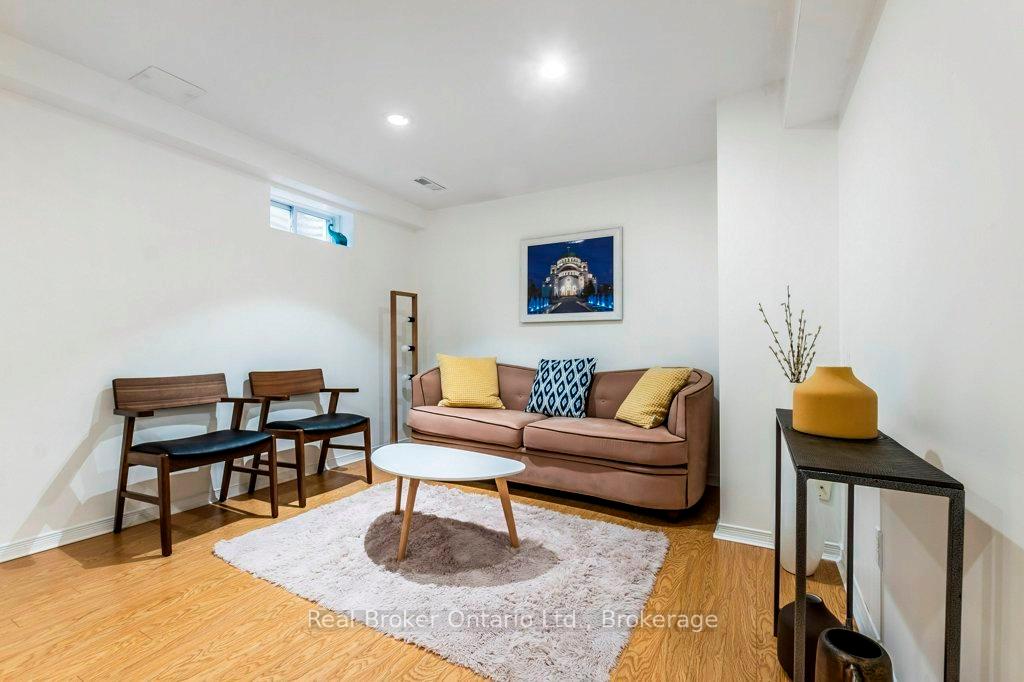 3 Bedrooms Condo at 610 Barton,  Hamilton For sale
