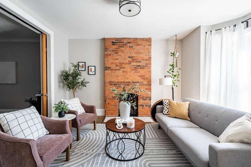 43 OXFORD Street, Hamilton, ON L8R 2W9