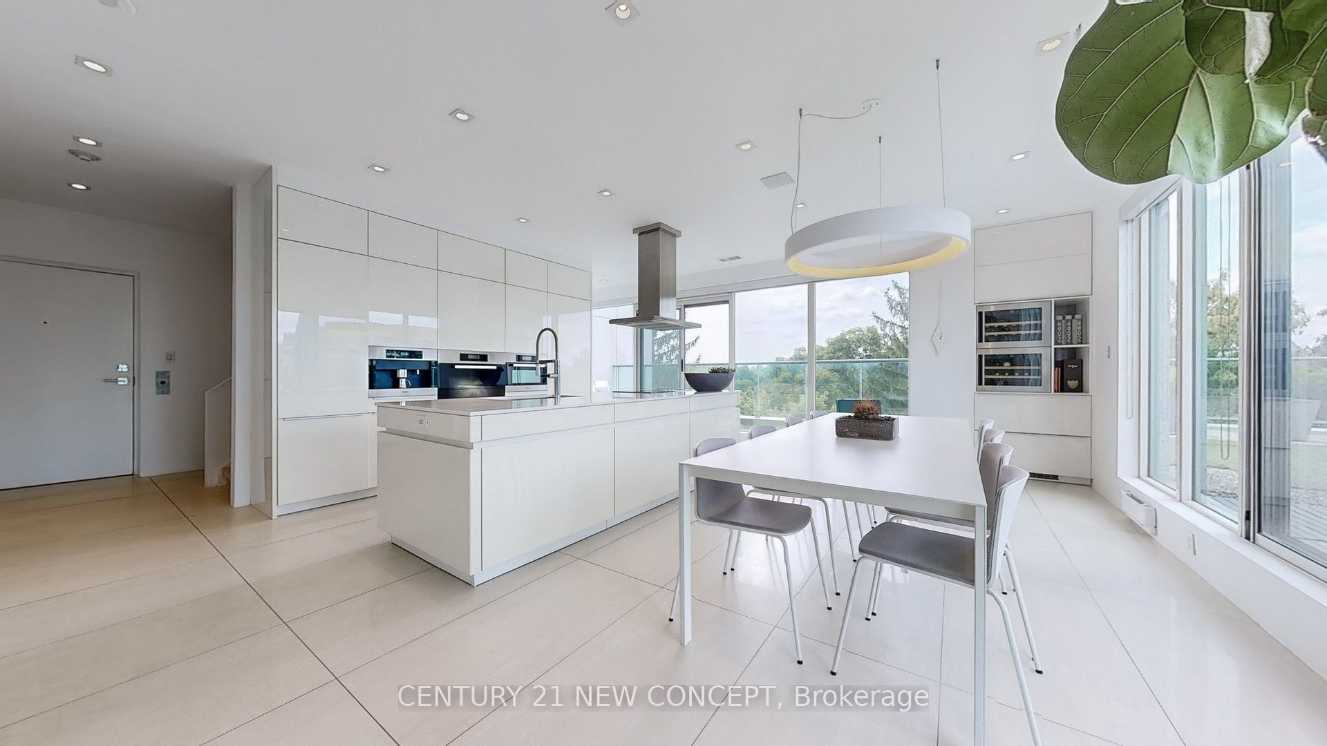 1 Watergarden Way N, #501