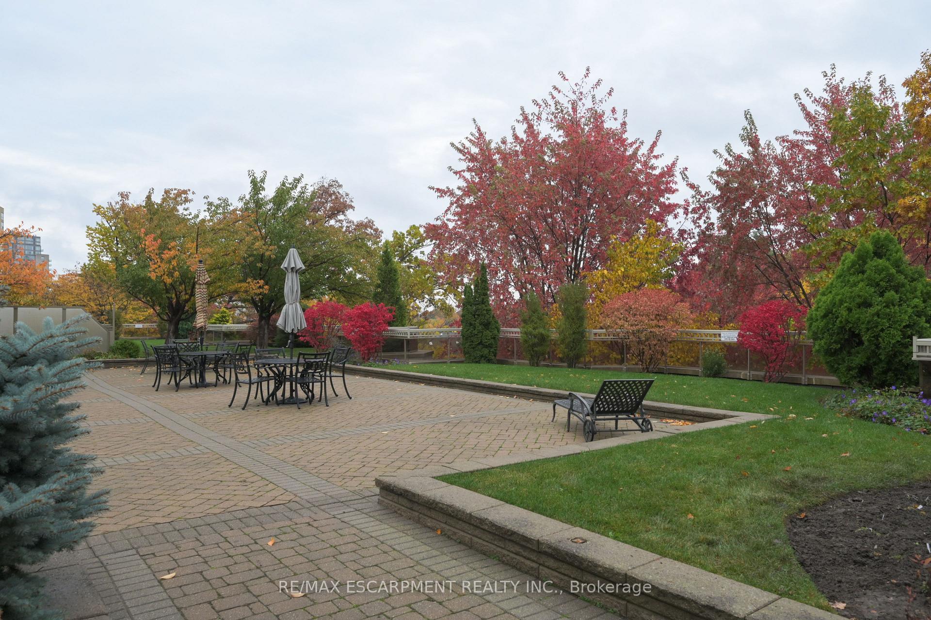 1 Bedroom Condo at 1900 The Collegeway, Mississauga For sale