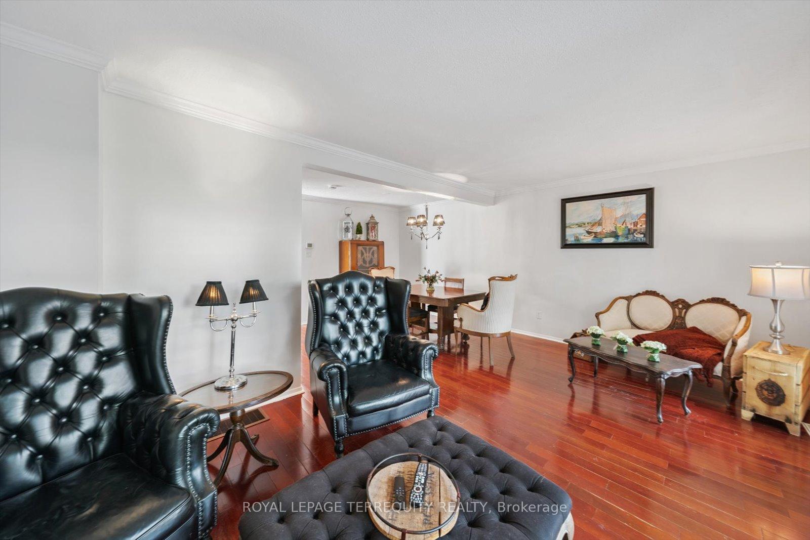 4 Bedrooms Condo at 1825 Hyde Mill, Mississauga For sale