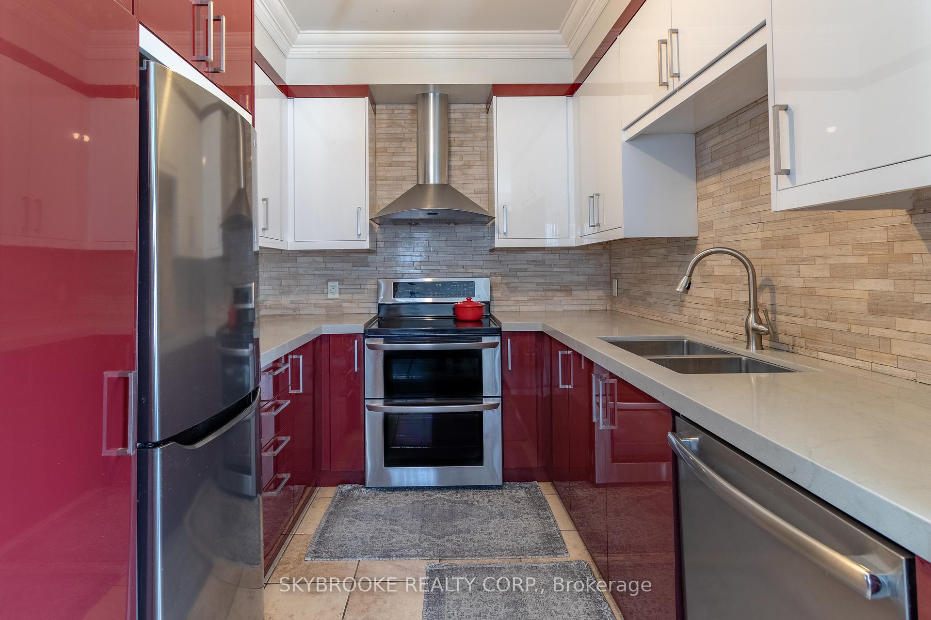 2 Bedrooms Condo at 245 Pine Grove,  Vaughan For sale