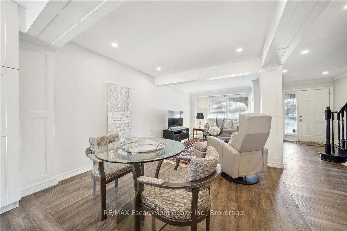 3 Bedrooms Condo at 779 Hyde,  Burlington For sale
