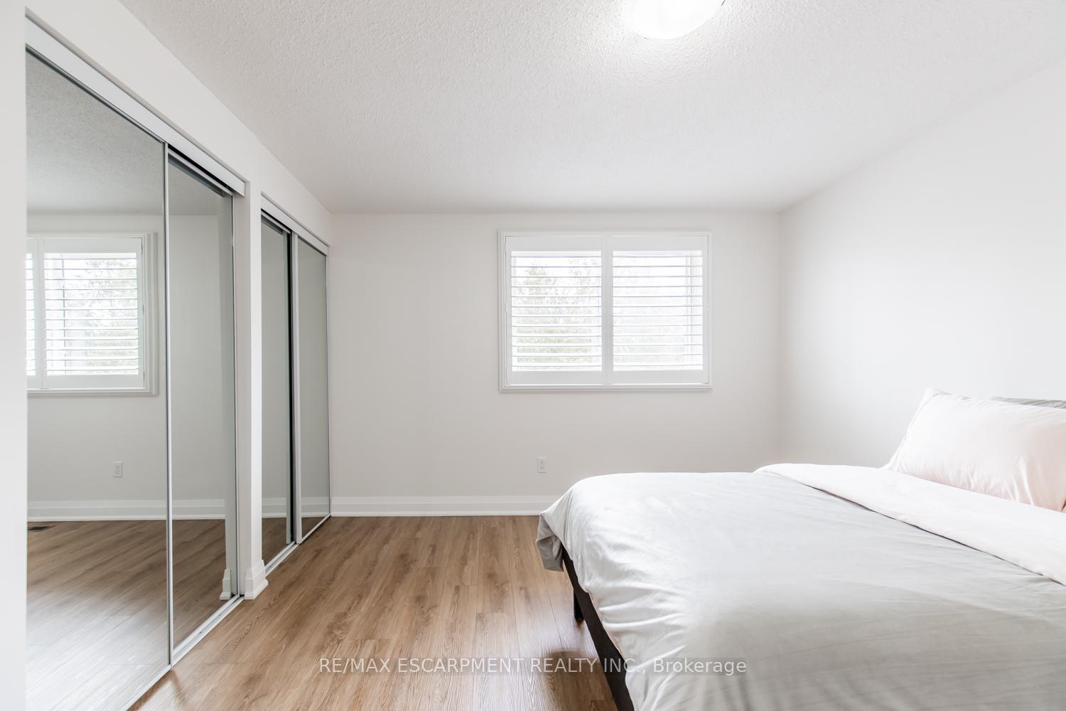 3 Bedrooms Condo at 150 Gateshead, Hamilton For sale