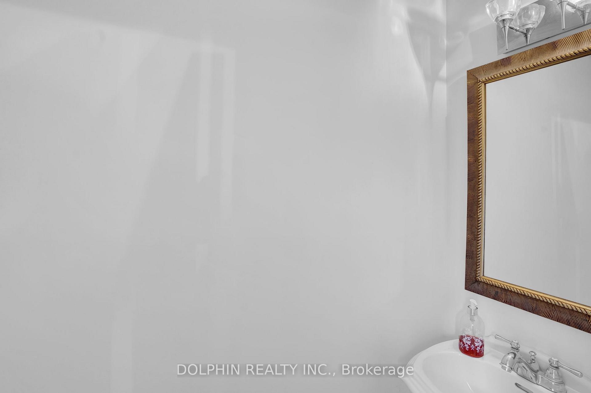 3 Bedrooms Condo at 3033 Glencrest, Burlington For sale