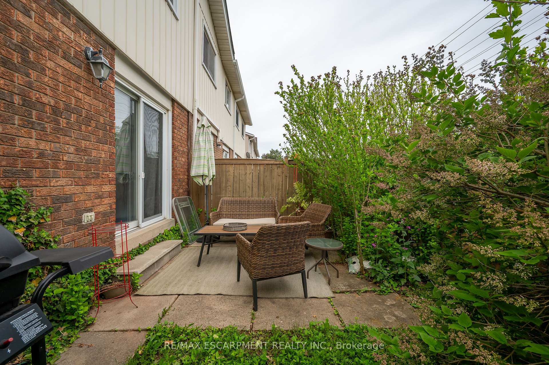 3 Bedrooms Condo at 5017 Pinedale, Burlington For sale