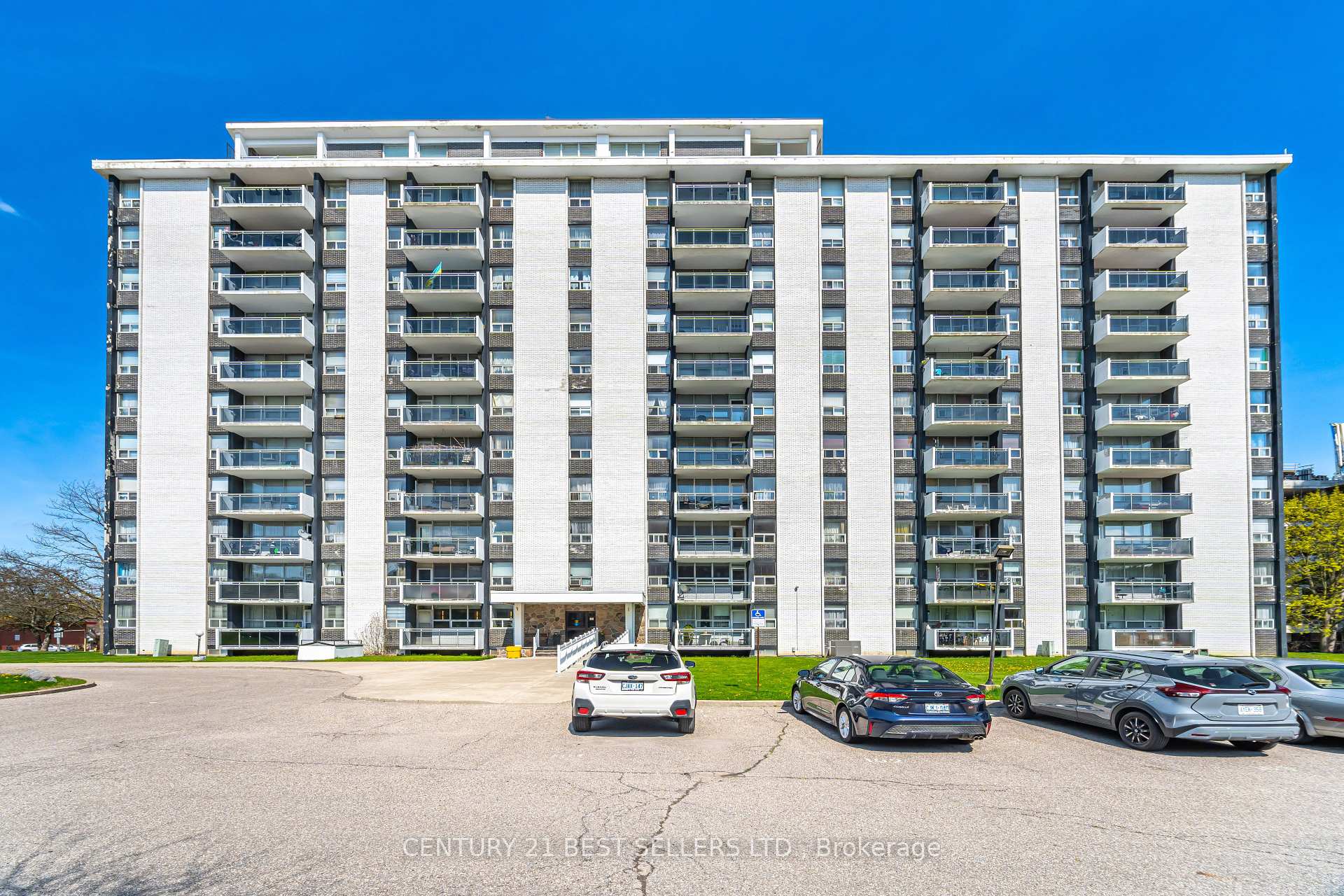 1 Bedroom Co-op at 151 La Rose, Toronto For sale