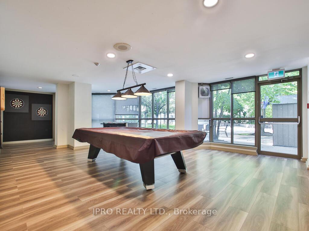 3 Bedrooms Condo at 330 Rathburn, Mississauga For sale