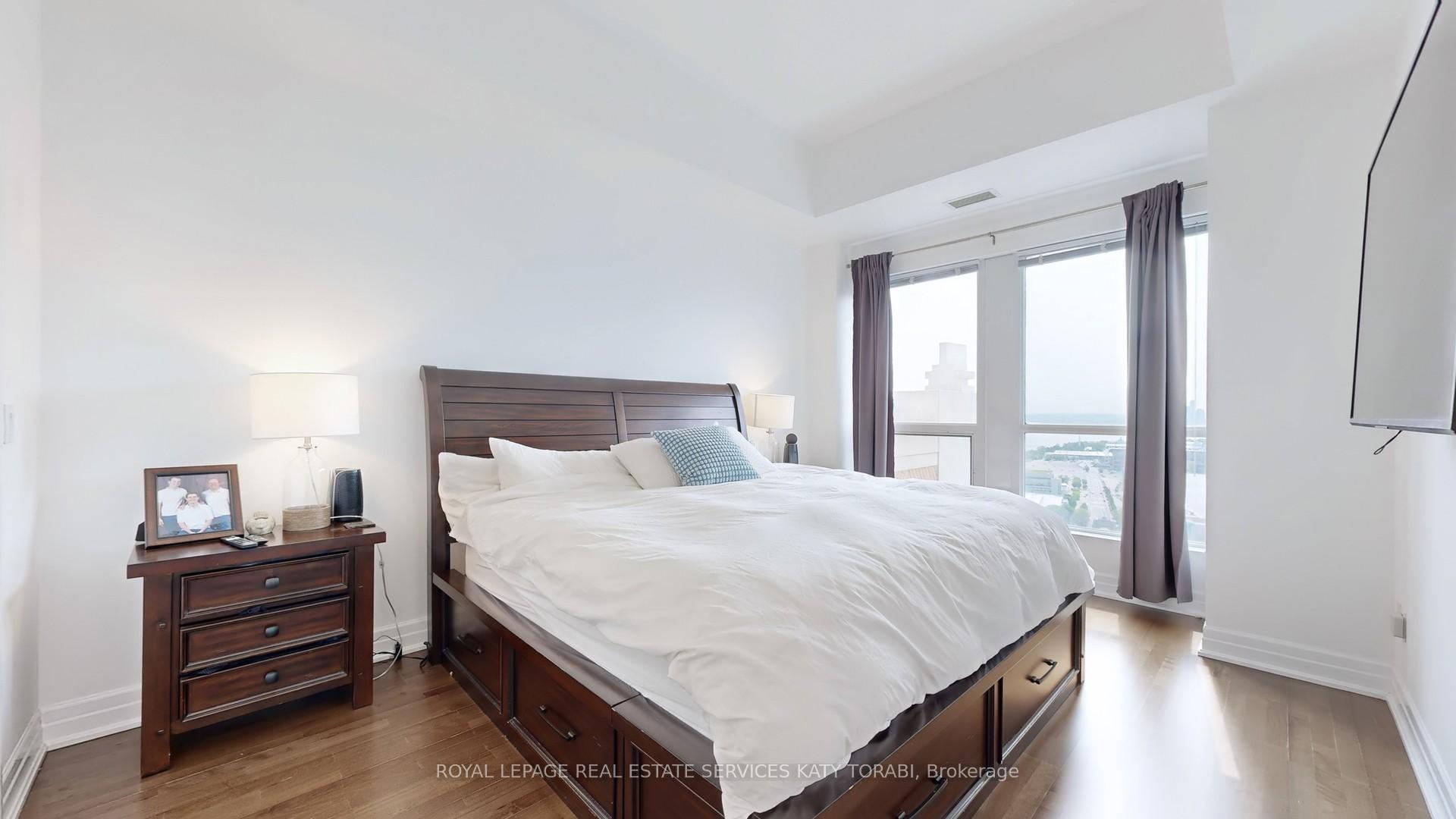 3 Bedrooms Condo at 628 Fleet, Toronto For sale