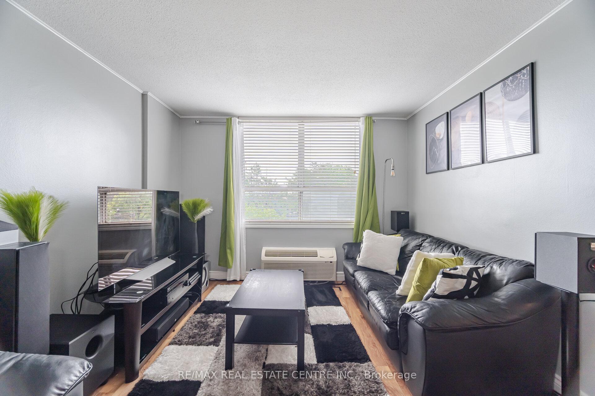2 Bedrooms Condo at 2825 Islington, Toronto For sale