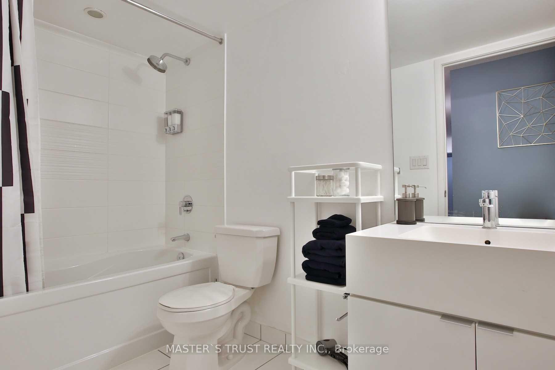 2 Bedrooms Condo at 21 Iceboat, Toronto For sale