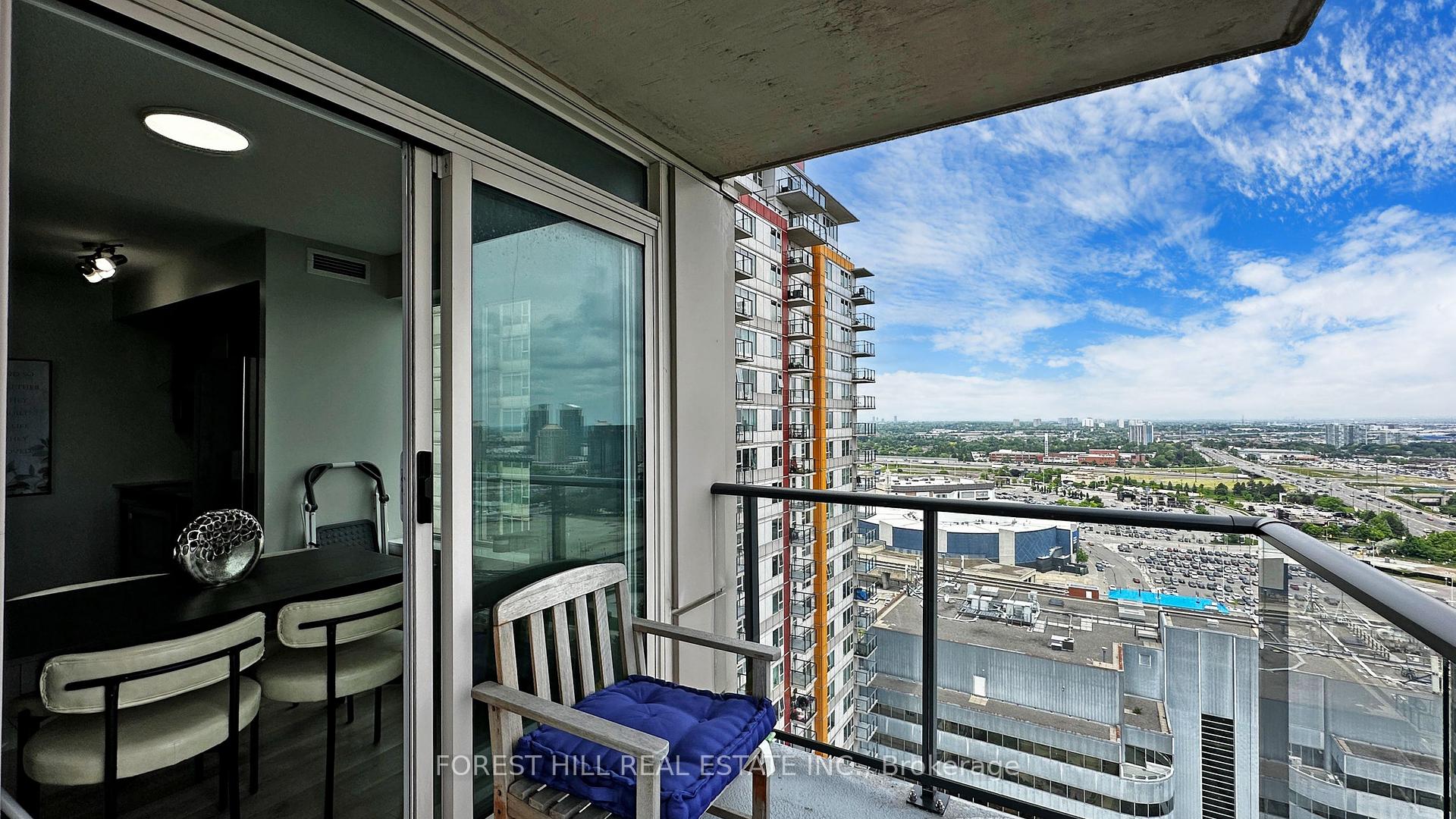 2 Bedrooms Condo at 190 Borough, Toronto For sale