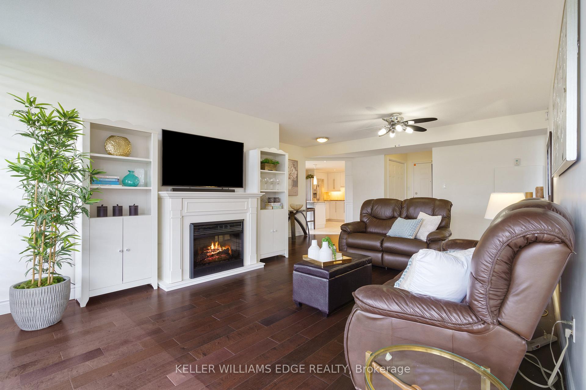 2 Bedrooms Condo at 5090 Pinedale, Burlington For sale