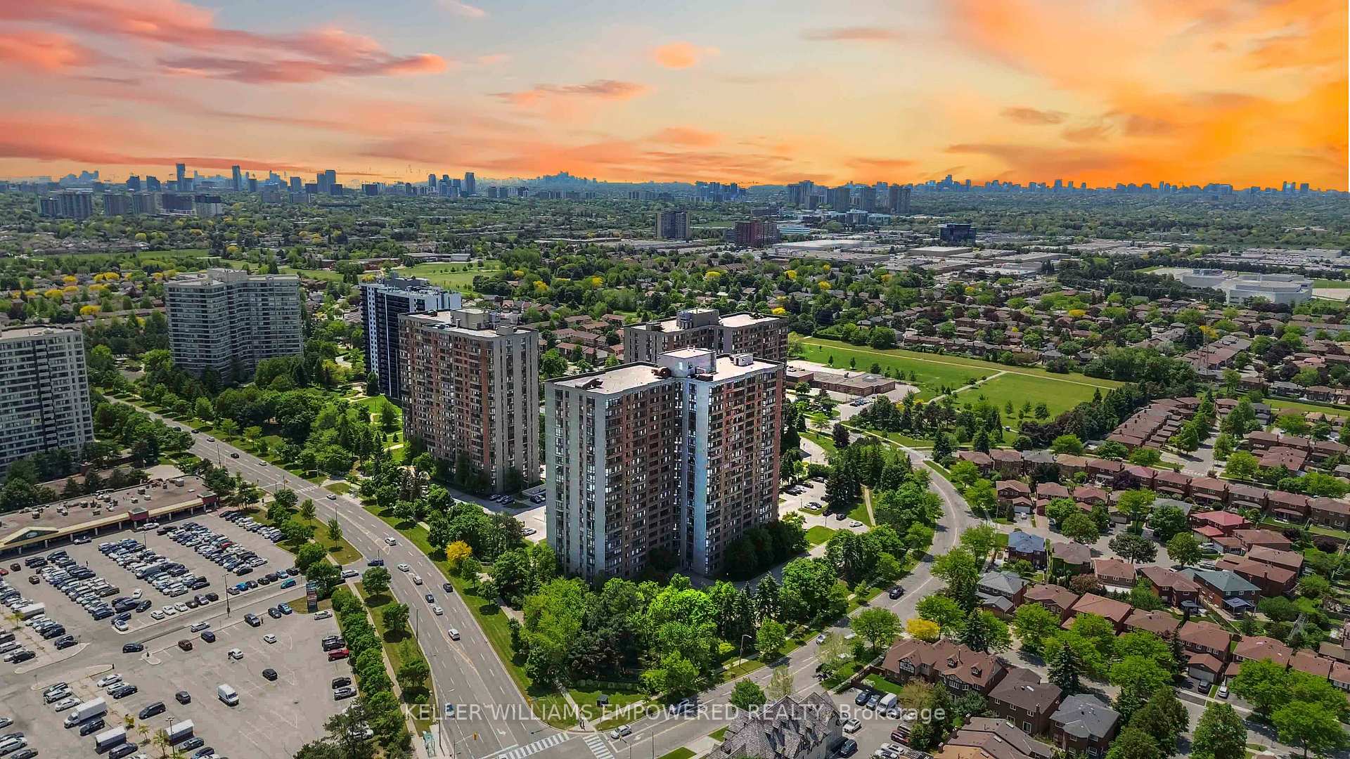3 Bedrooms Condo at 25 Bamburgh, Toronto For sale