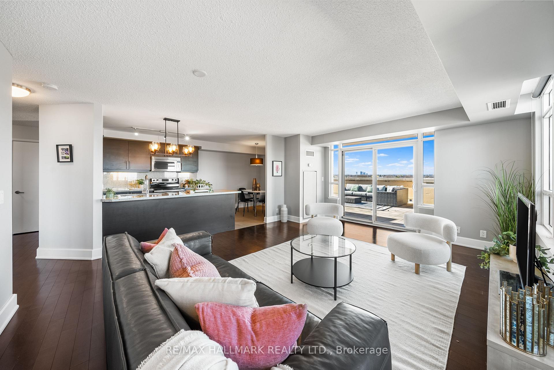2 Bedrooms Condo at 676 Sheppard, Toronto For sale