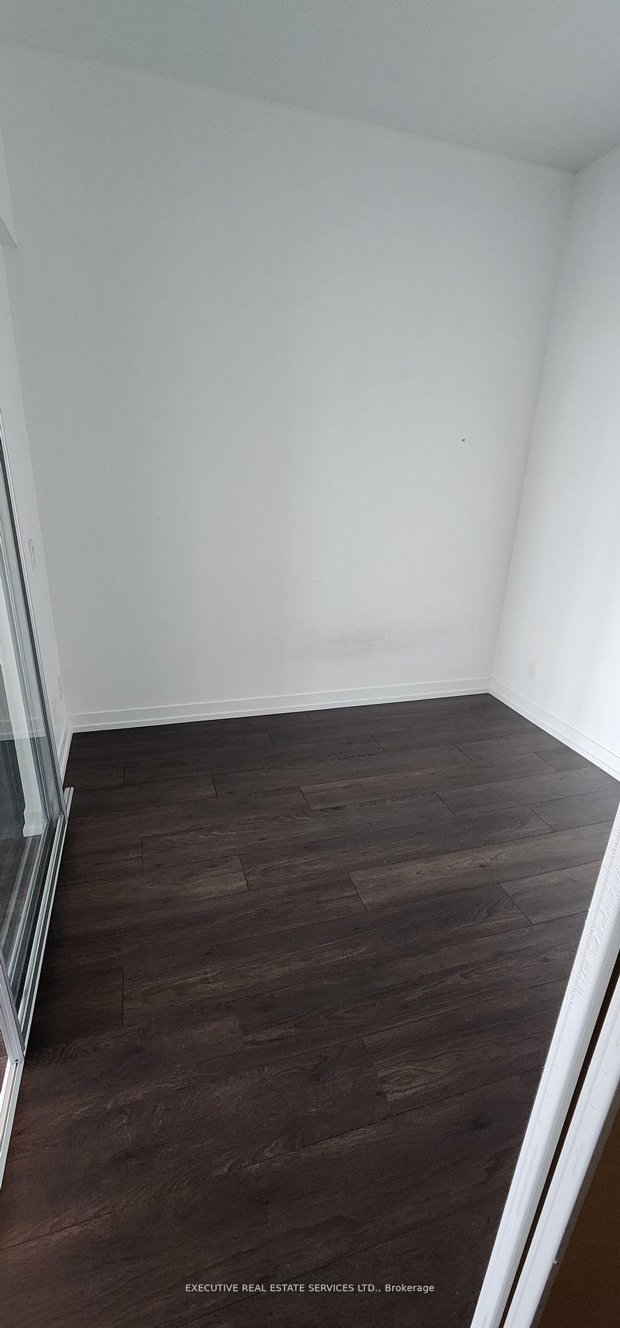 3 Bedrooms Condo at 5 Buttermill, Vaughan For sale