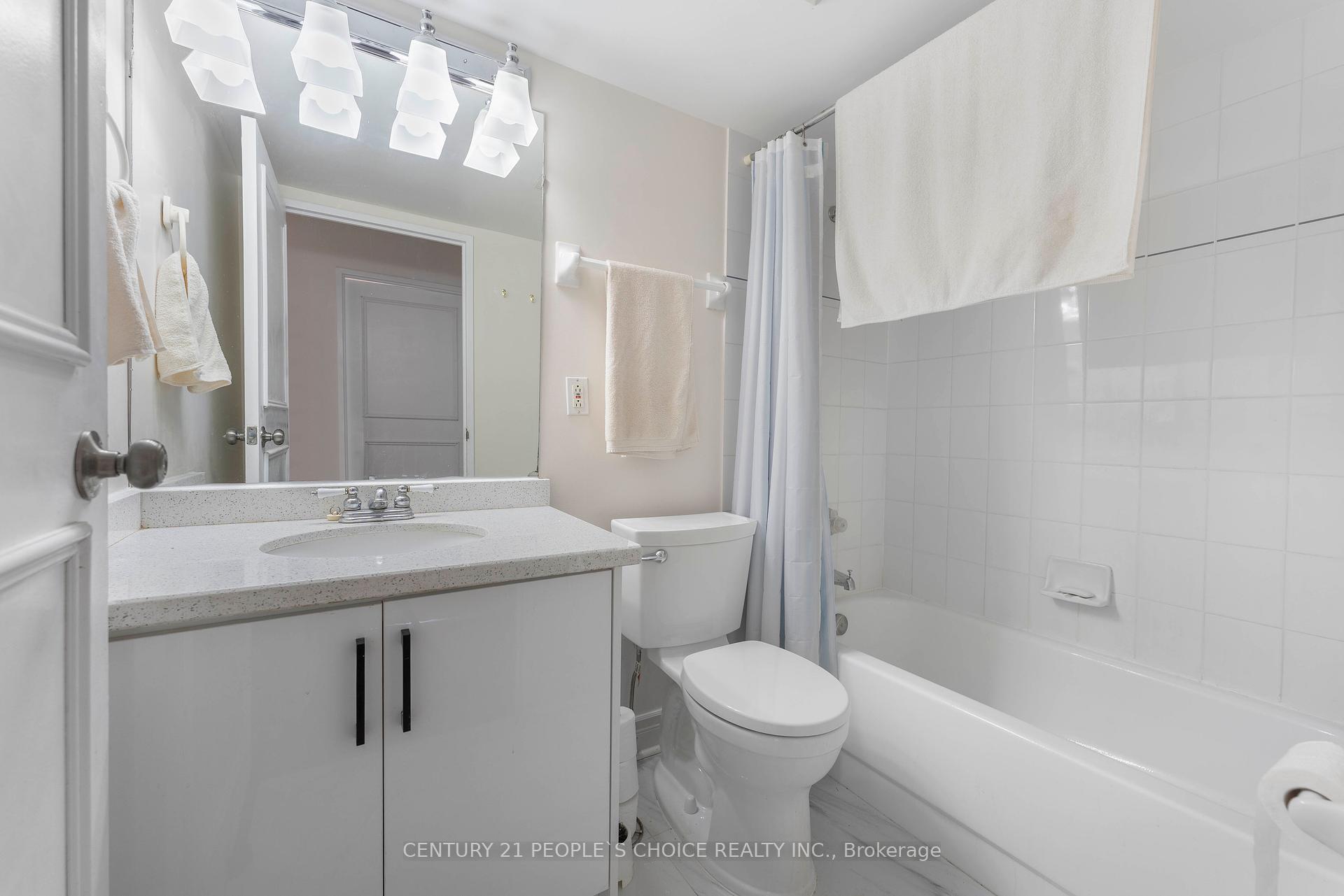 2 Bedrooms Condo at 3 Rowntree, Toronto For sale