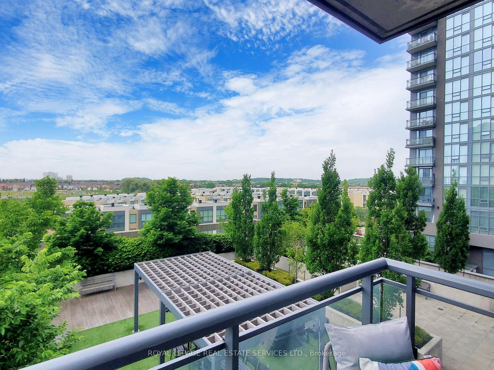 3 Bedrooms Condo at 5025 Four Springs, Mississauga For sale