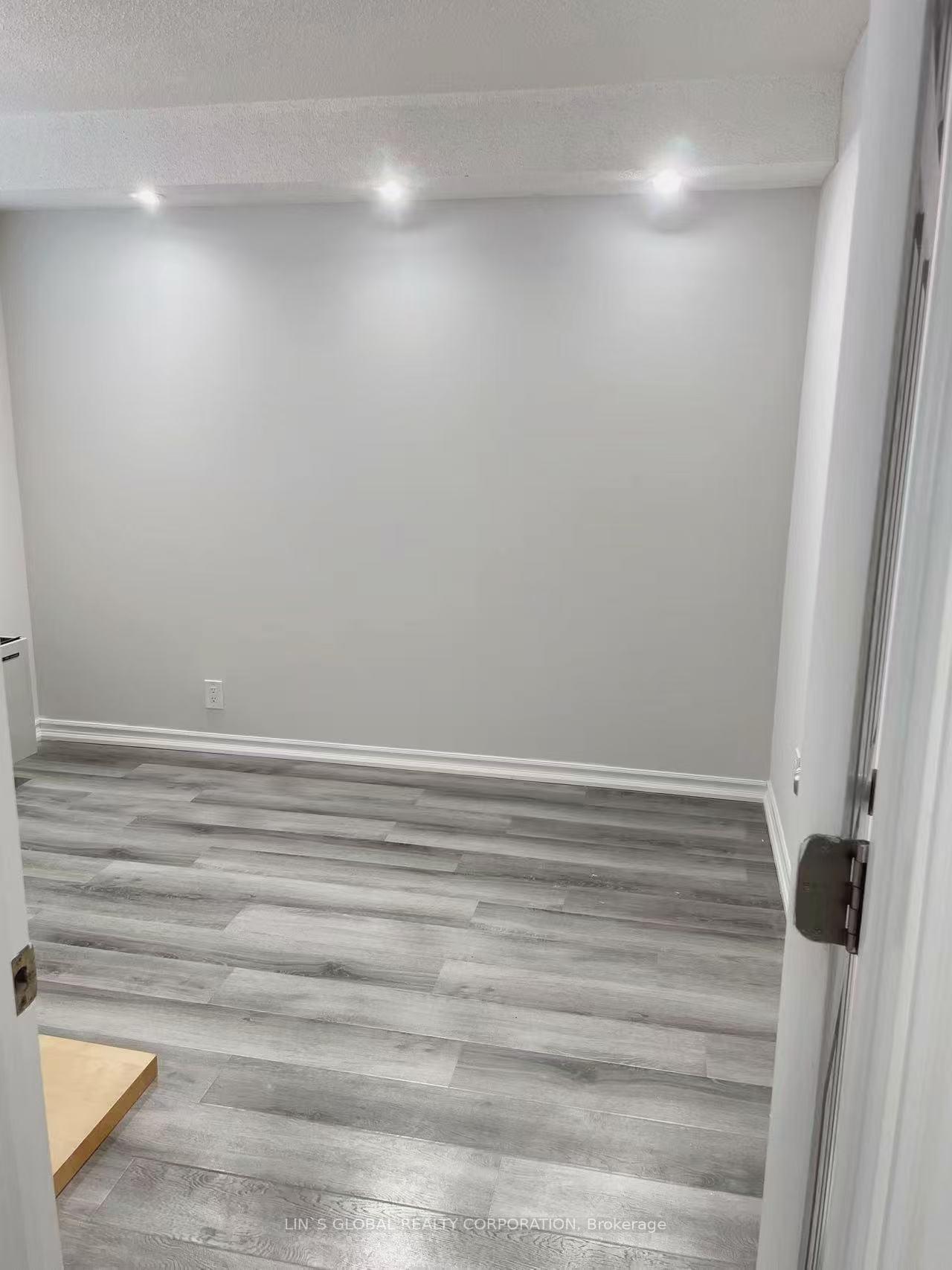 5 Bedrooms Condo at 519 Dundas, Toronto For sale