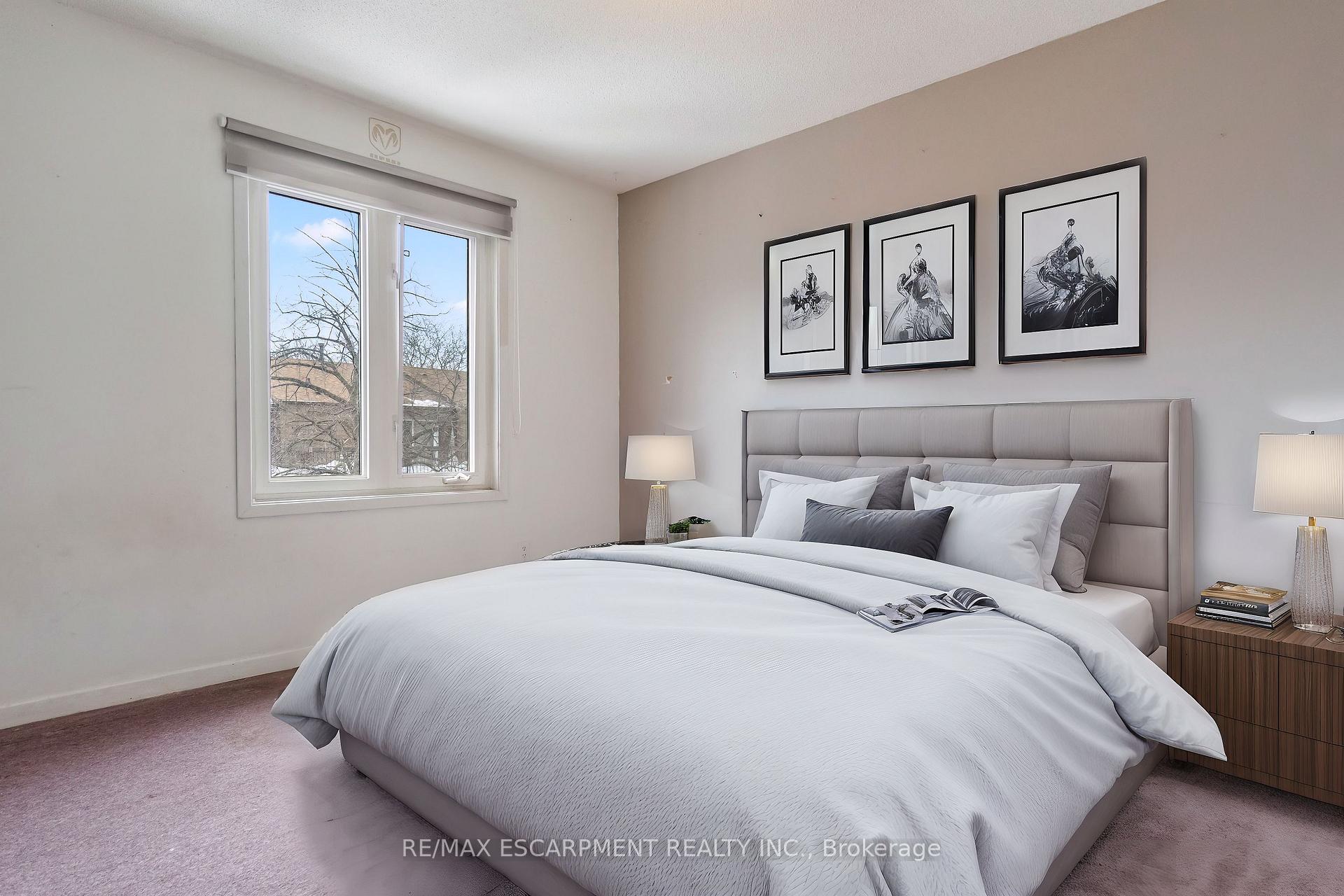3 Bedrooms Condo at 750 Burnhamthorpe, Mississauga For sale