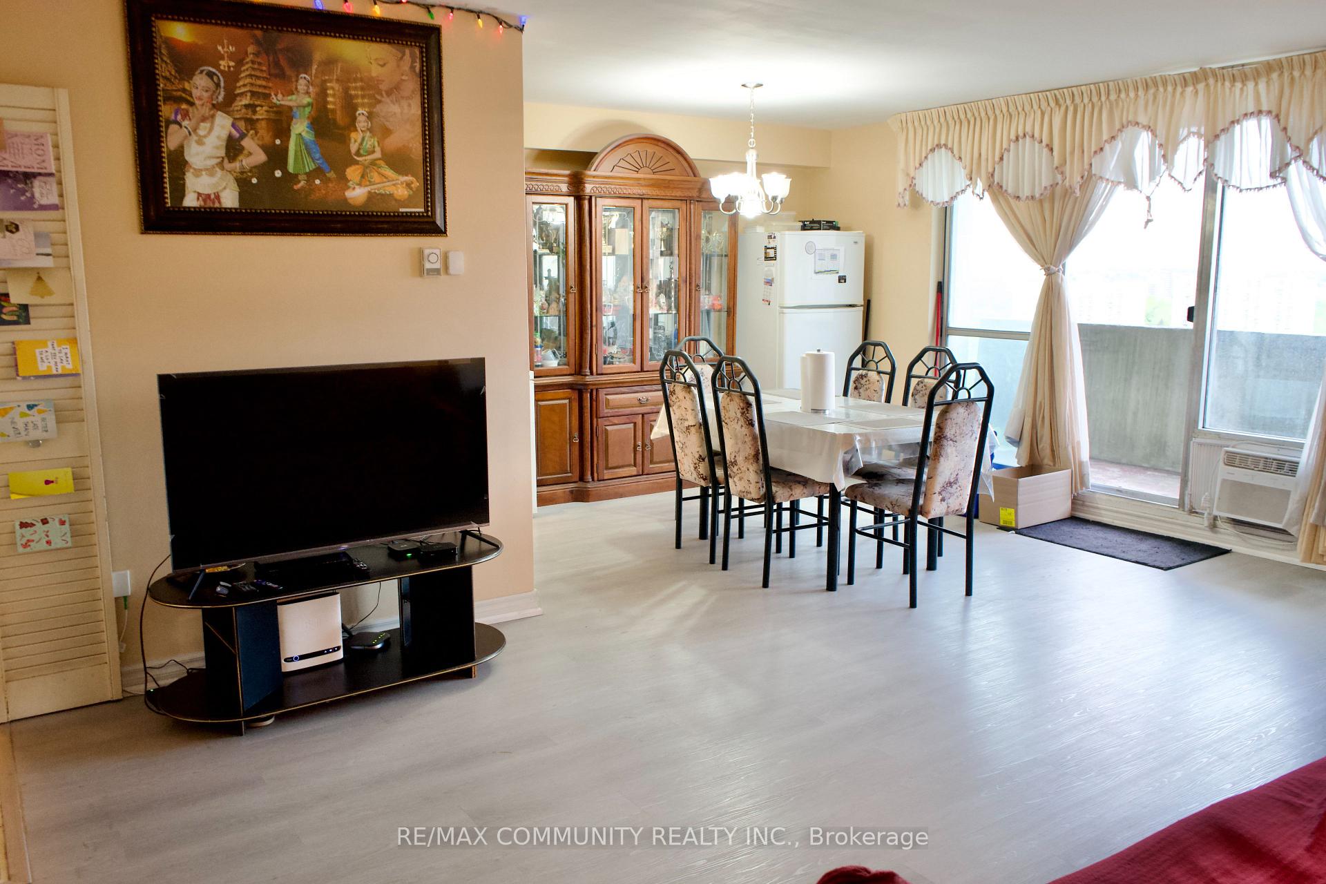 3 Bedrooms Condo at 5 Massey, Toronto For sale