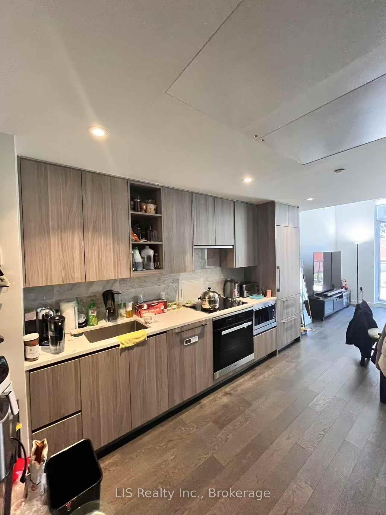 4 Bedrooms Condo at 95 Mcmahon,  Toronto For sale