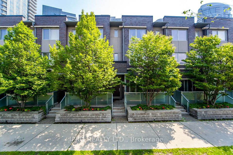 295 Village Green