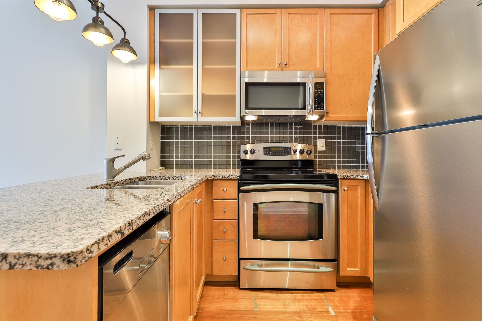 18 Yorkville Avenue 318