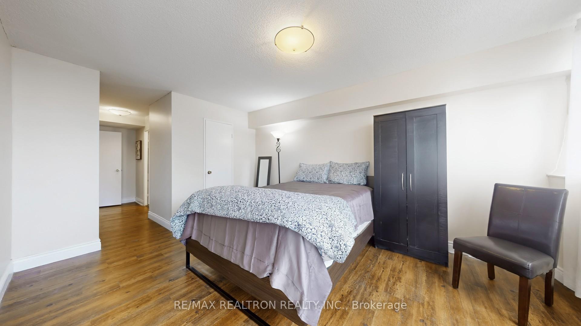 3 Bedrooms Condo at 45 Huntingdale, Toronto For sale