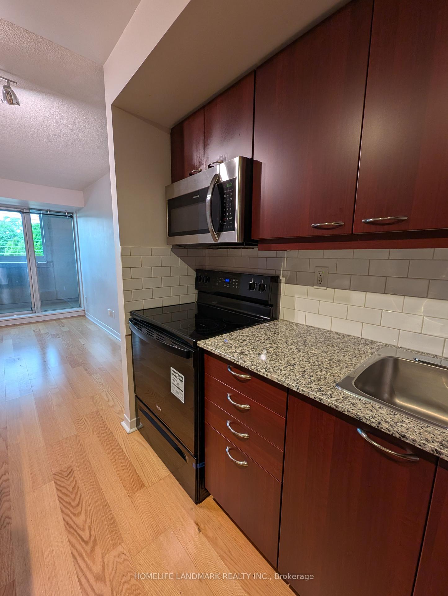 2 Bedrooms Condo at 1050 The Queensway, Toronto For sale