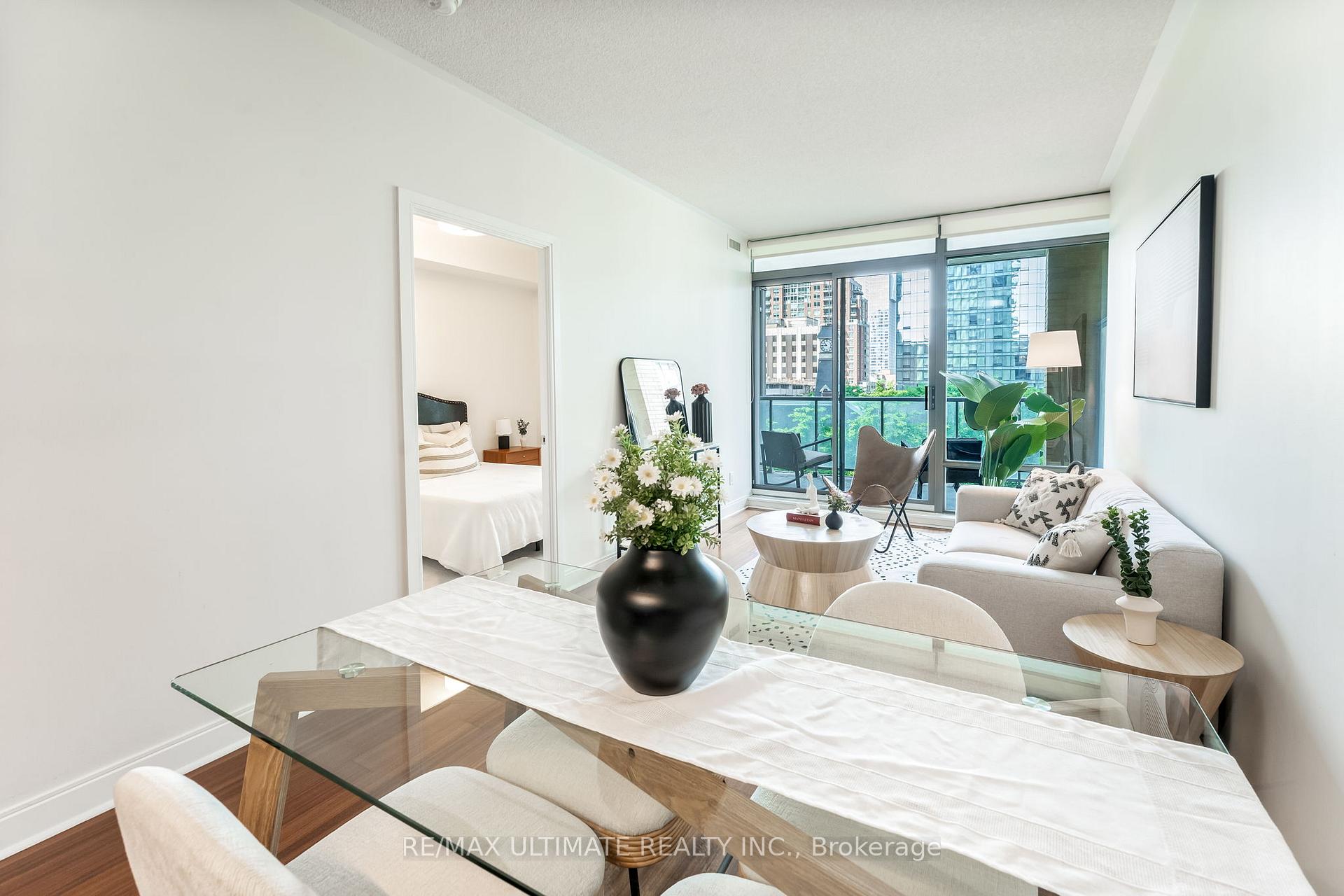 2 Bedrooms Condo at 18 Yorkville, Toronto For sale