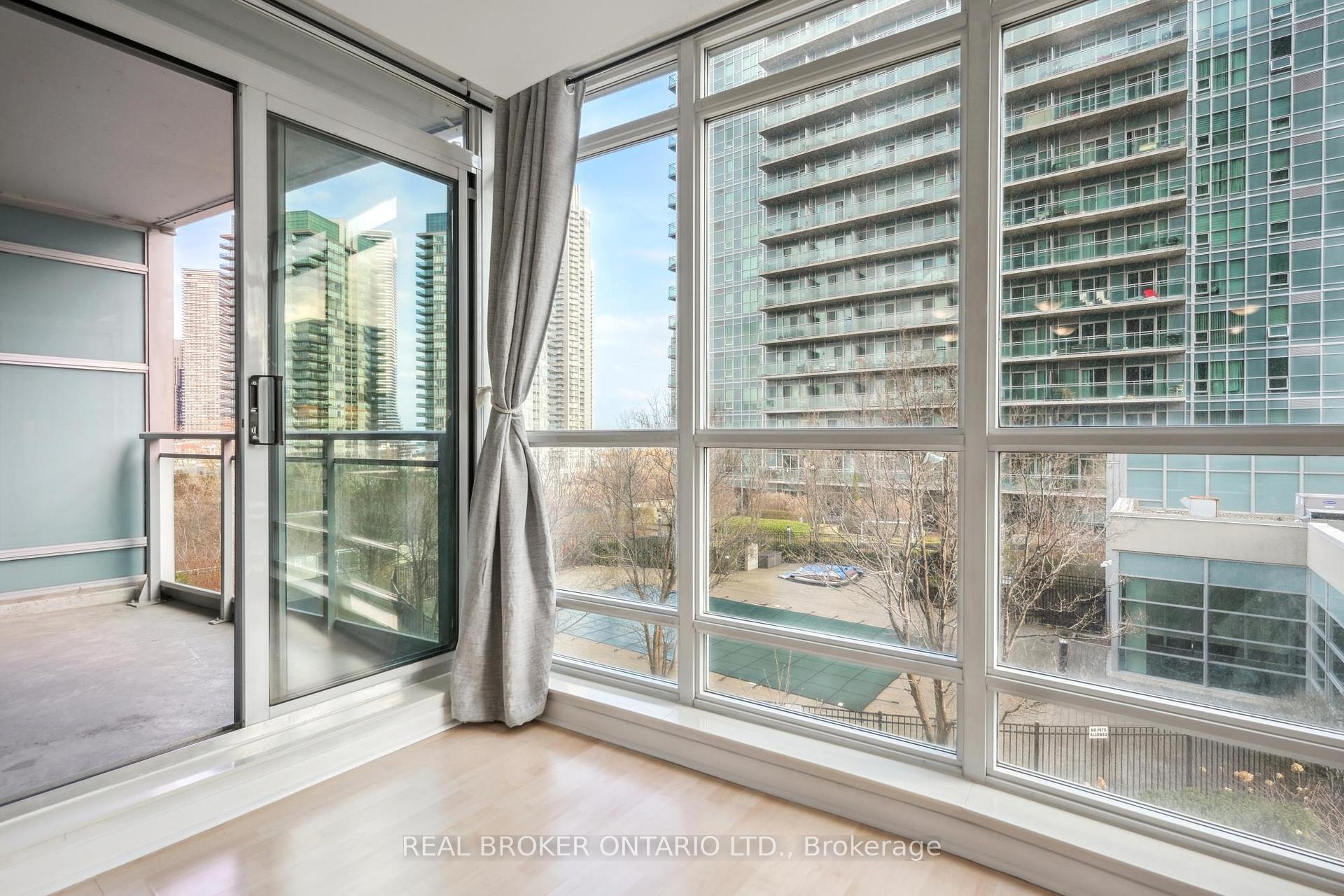 3 Bedrooms Condo at 185 Legion, Toronto For sale