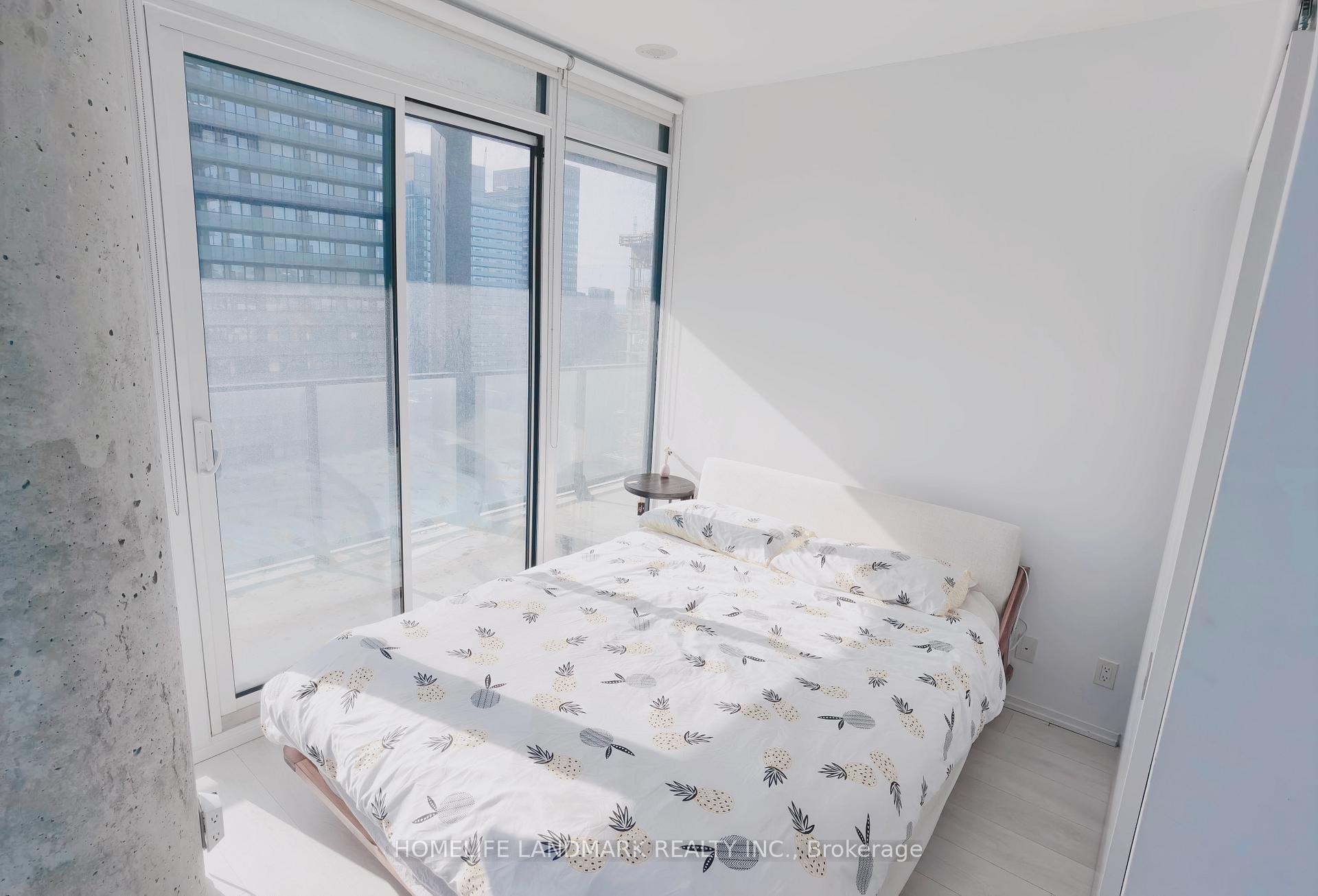 2 Bedrooms Condo at 125 Peter, Toronto For sale