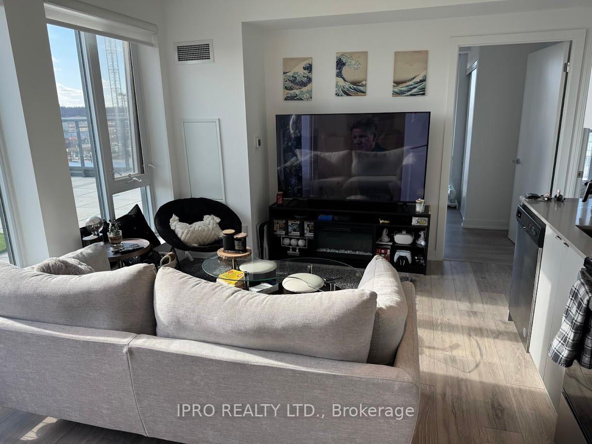 2 Bedrooms Condo at 3200 Dakota, Burlington For sale
