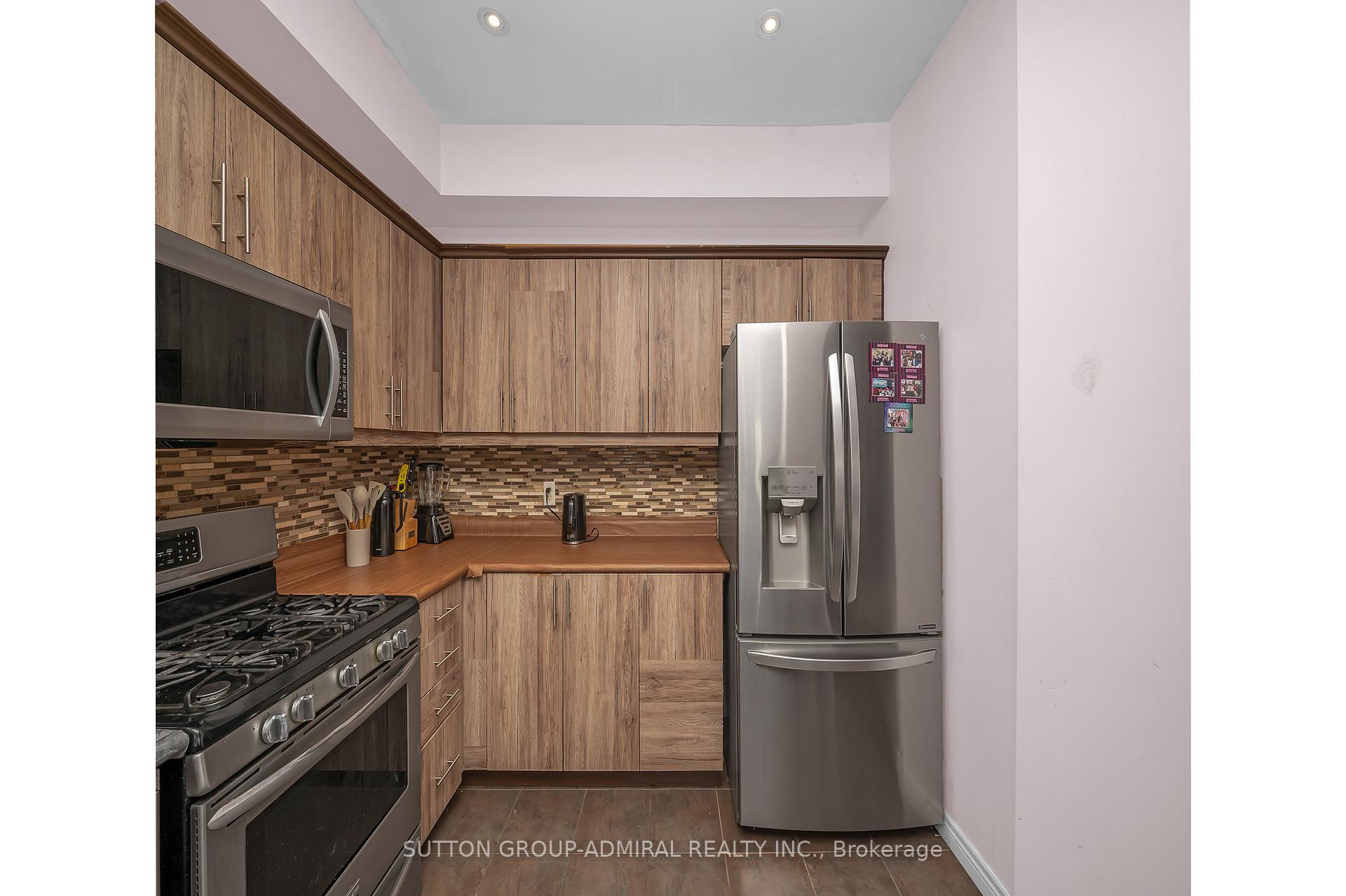 4 Bedrooms Condo at 6 Atessa,  Hamilton For sale