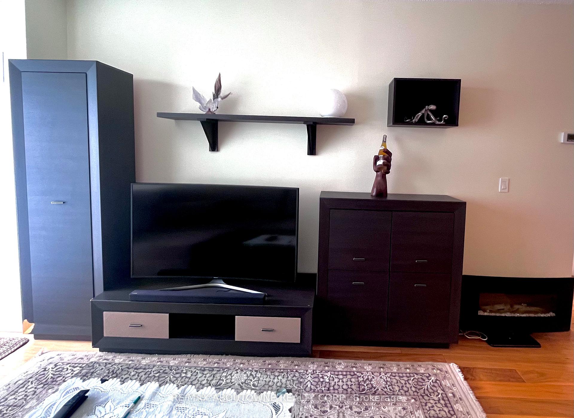 2 Bedrooms Condo at 1359 Rathburn, Mississauga For sale