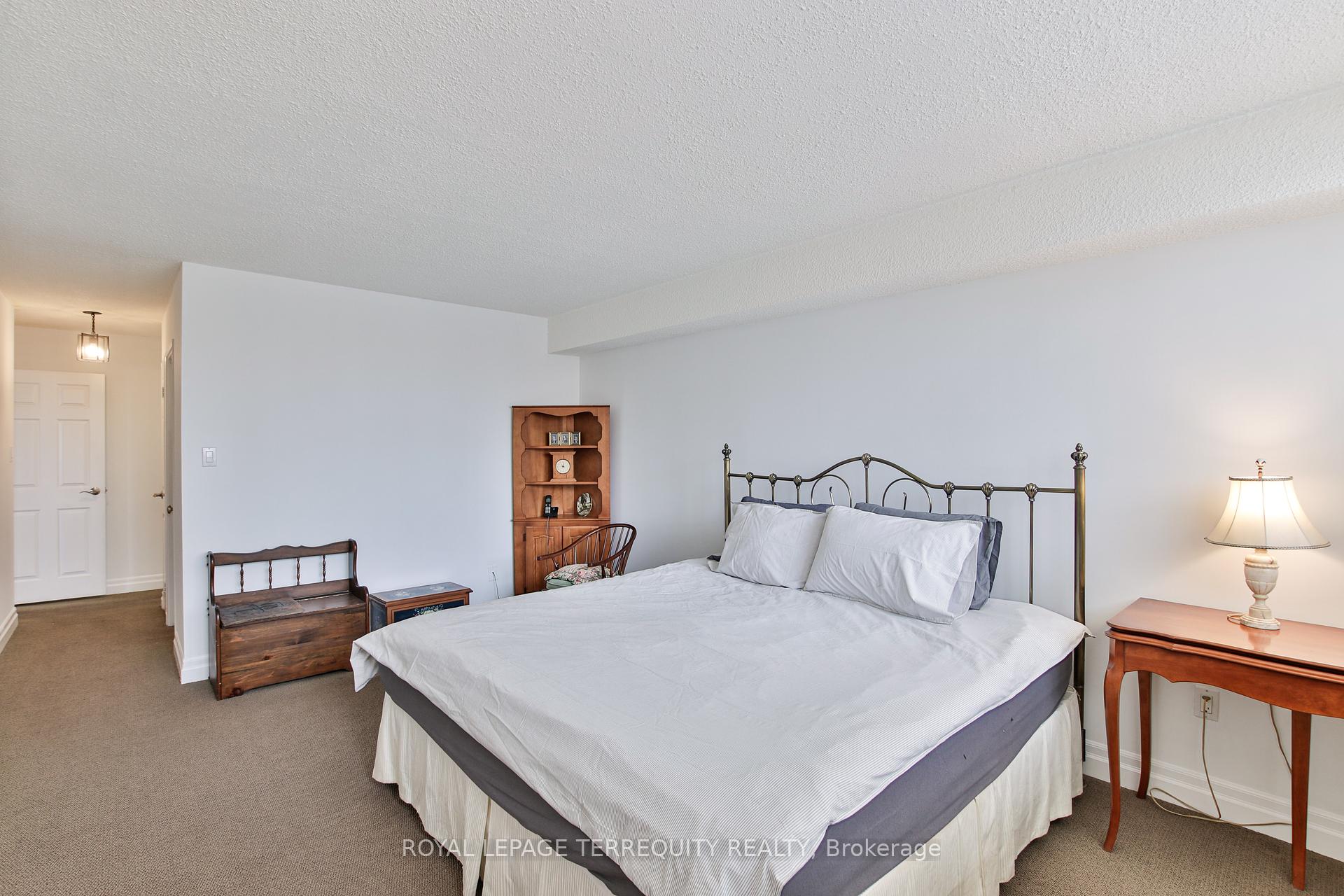 2 Bedrooms Condo at 75 Wynford Heights, Toronto For sale