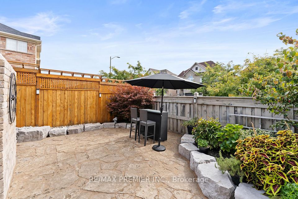 BACKYARD SEATING AREA