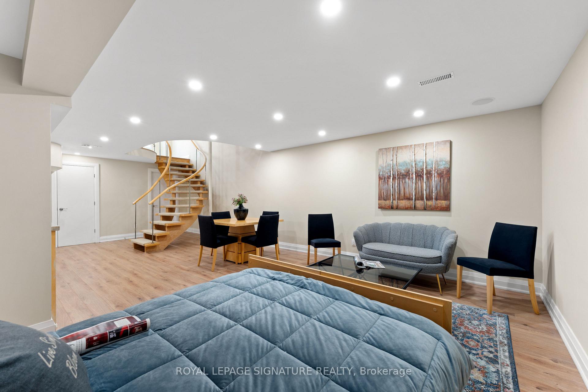 4 Bedrooms Condo at 96 Crimson Mill, Toronto For sale