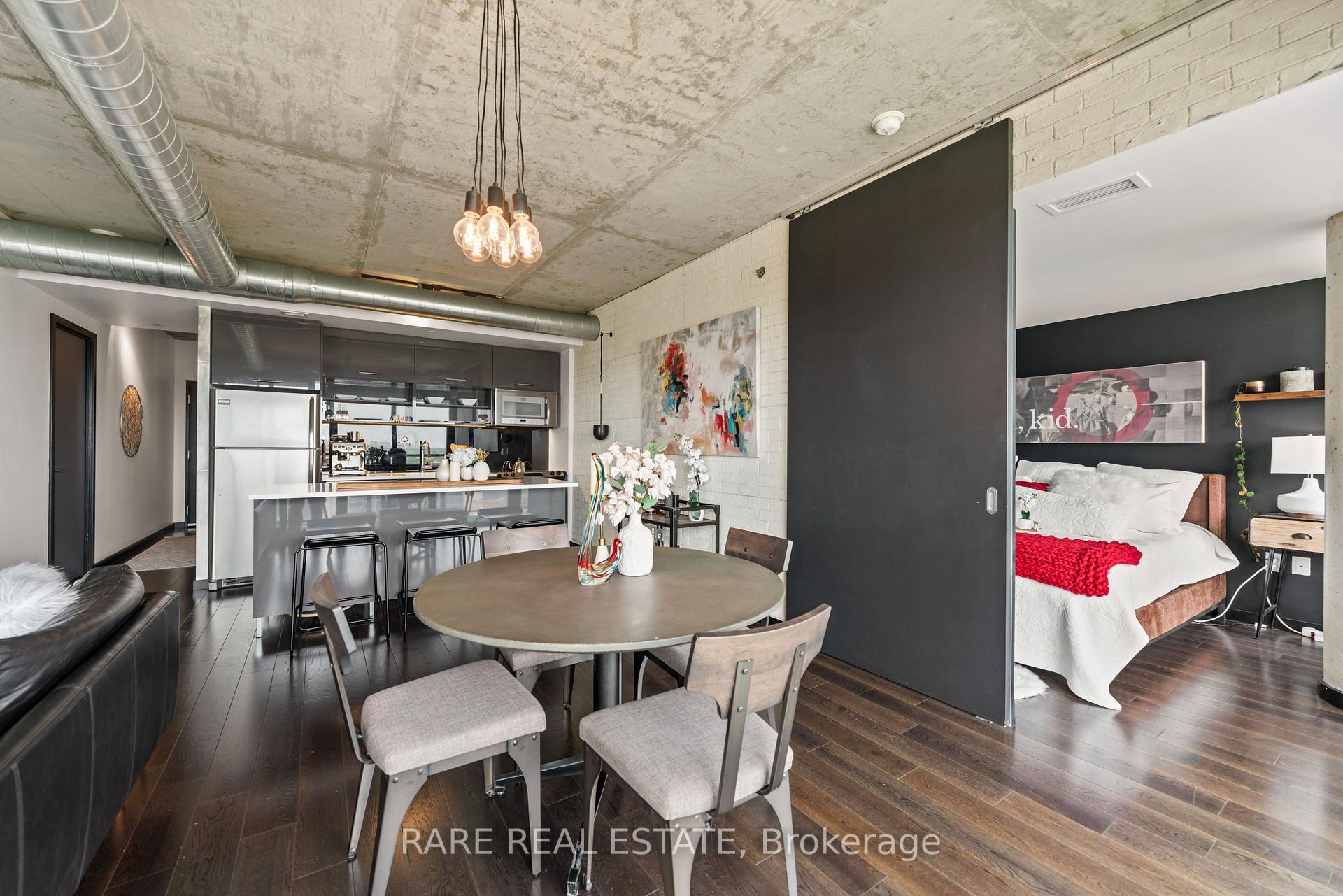 2 Bedrooms Condo at 32 Trolley, Toronto For sale