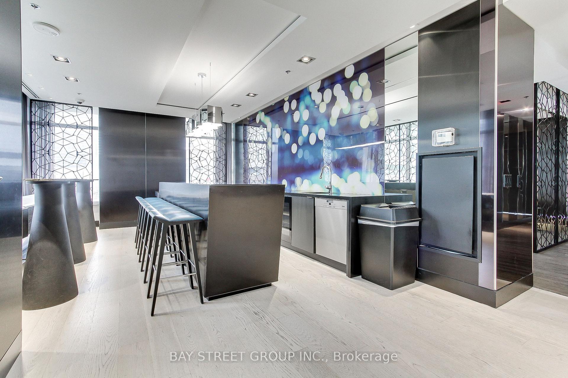 2 Bedrooms Condo at 199 Richmond, Toronto For sale