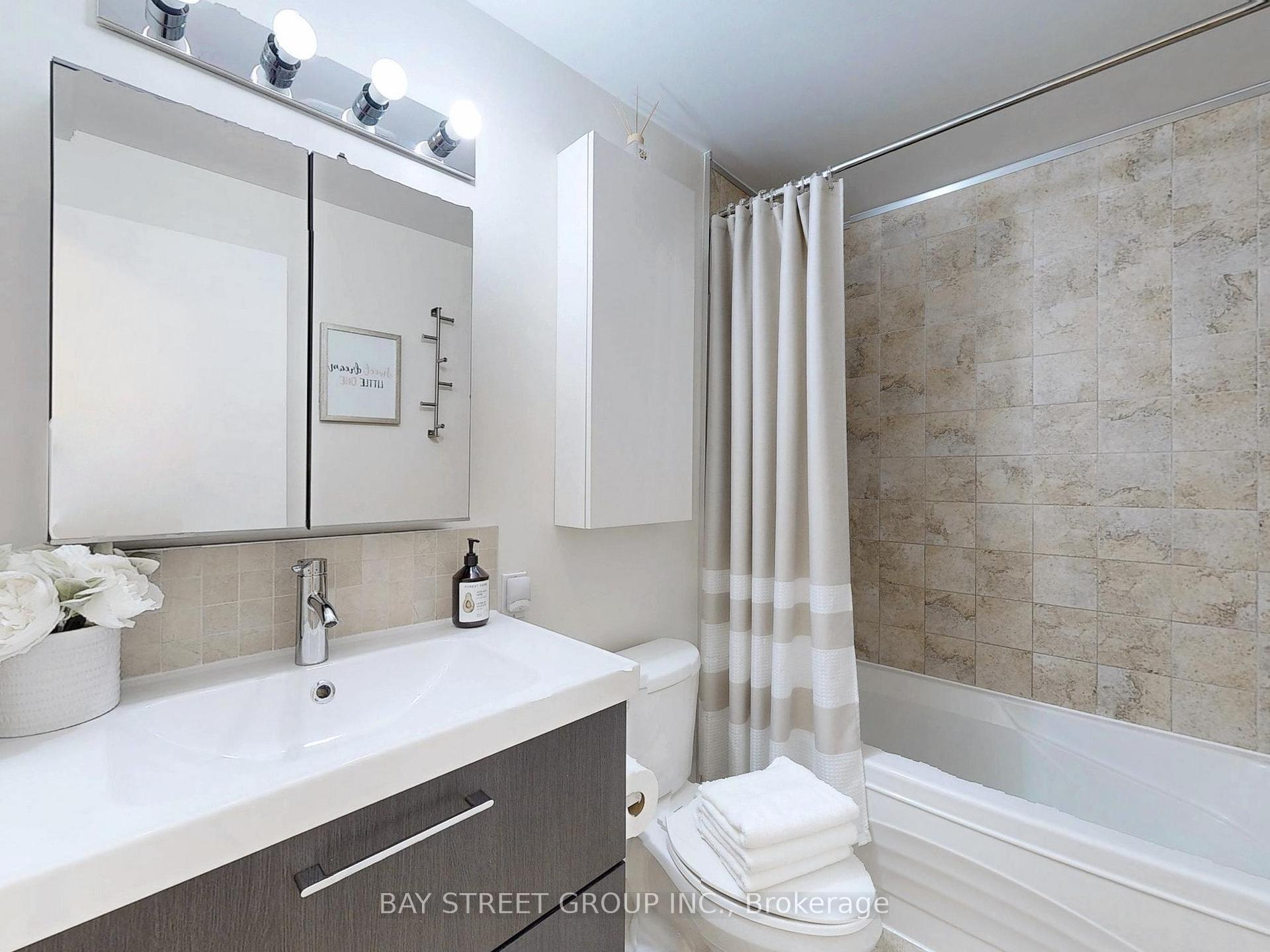 3 Bedrooms Condo at 89 Rameau, Toronto For sale
