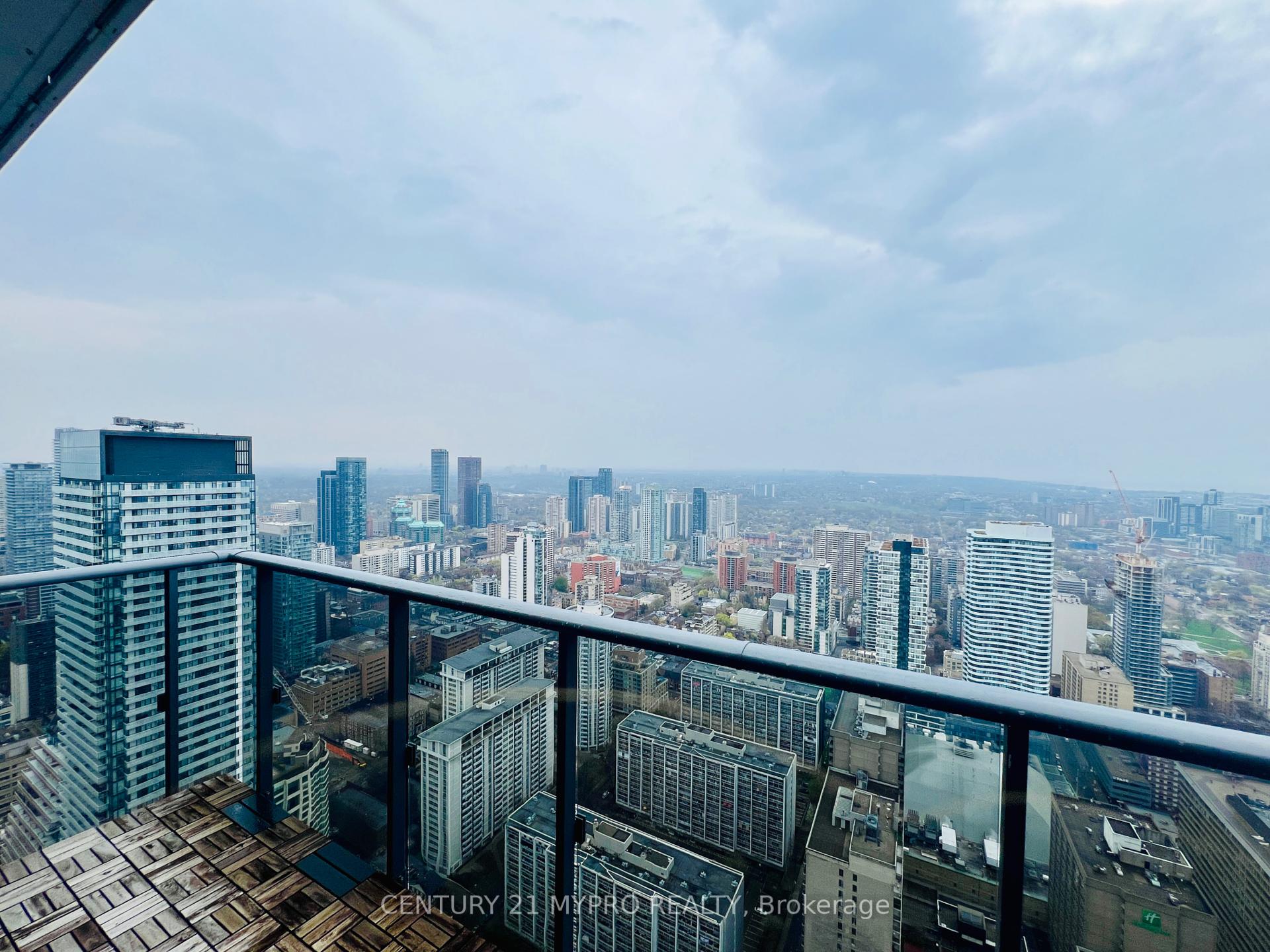 2 Bedrooms Condo at 7 Grenville, Toronto For sale