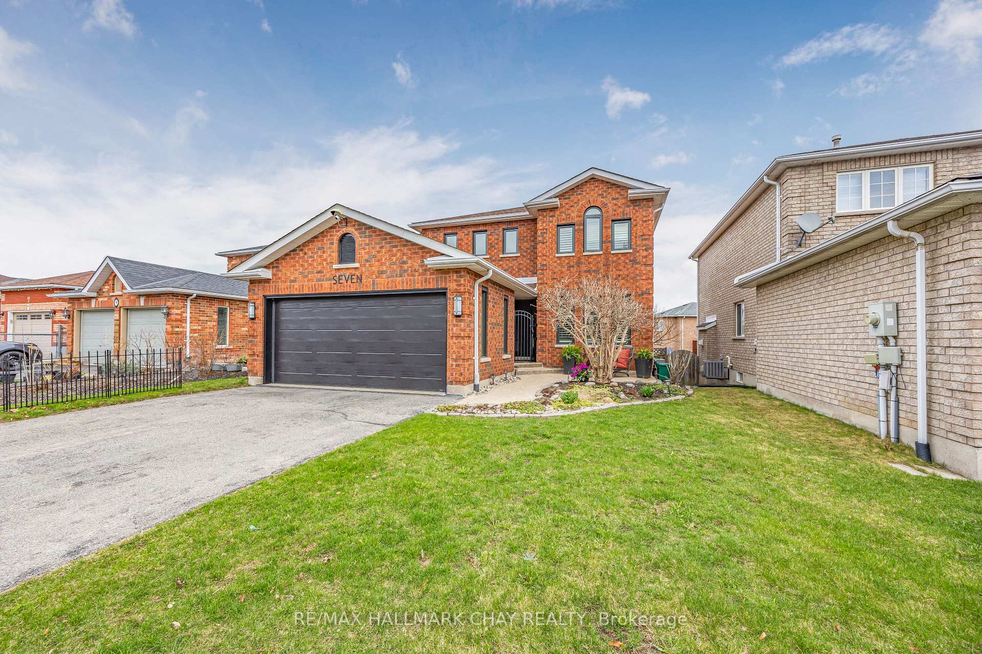 7 Ryan Court, Barrie, ON L4M 6N7