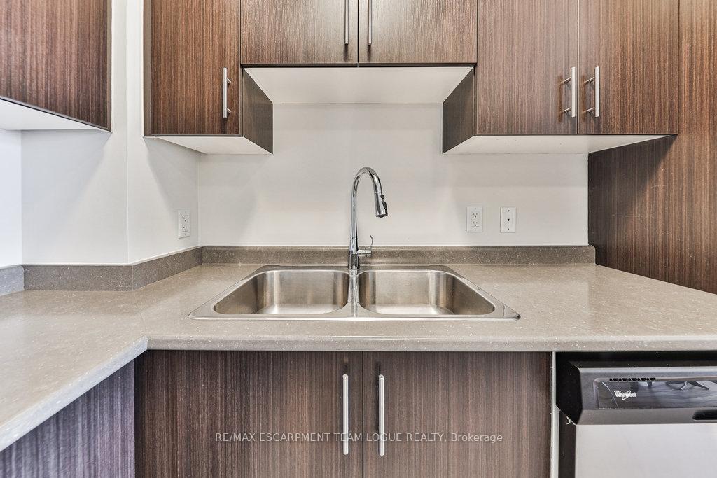 1 Bedroom Condo at 2490 Old Bronte,  Oakville For sale