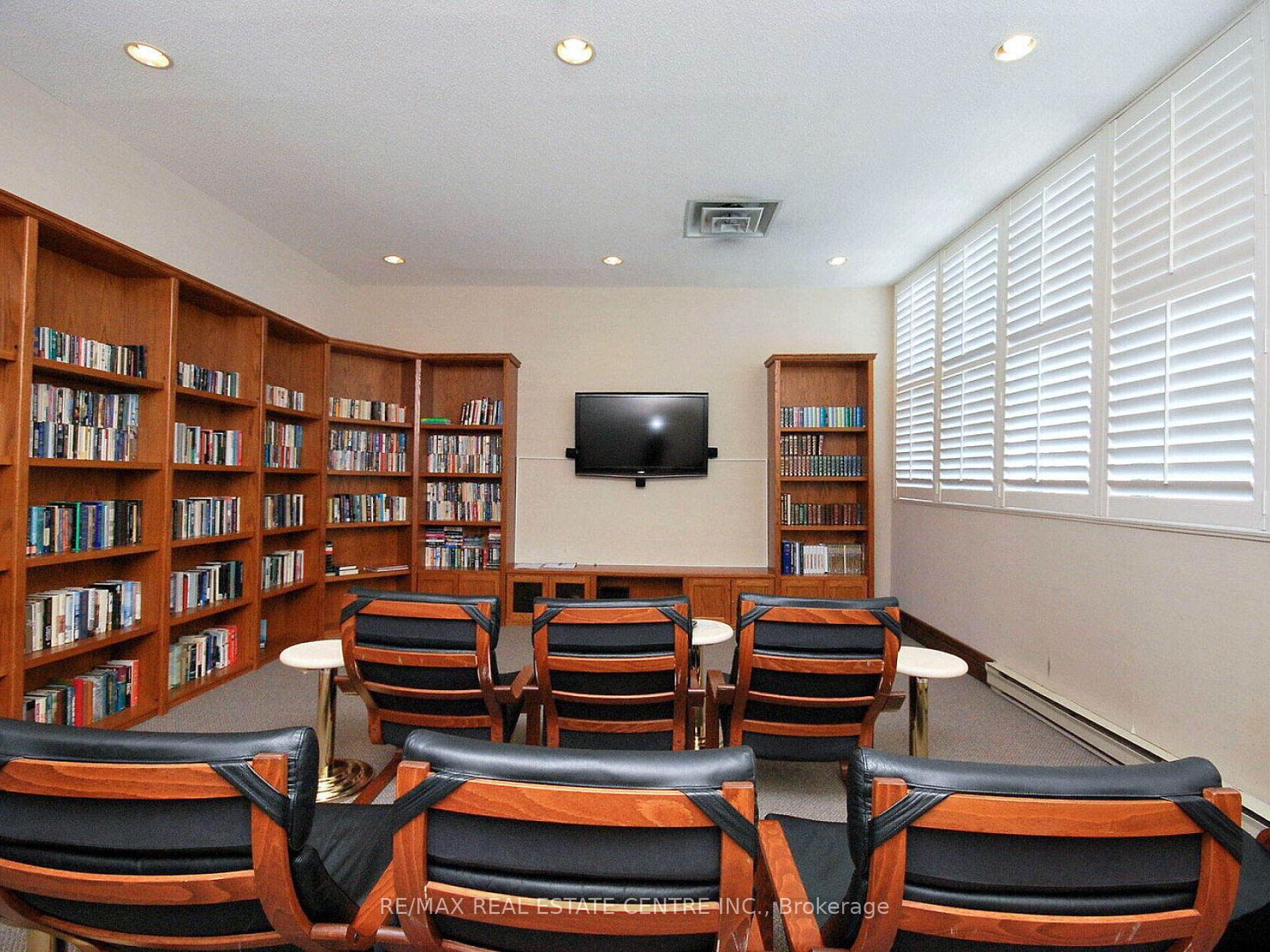 1 Bedroom Condo at 55 Elm, Mississauga For sale