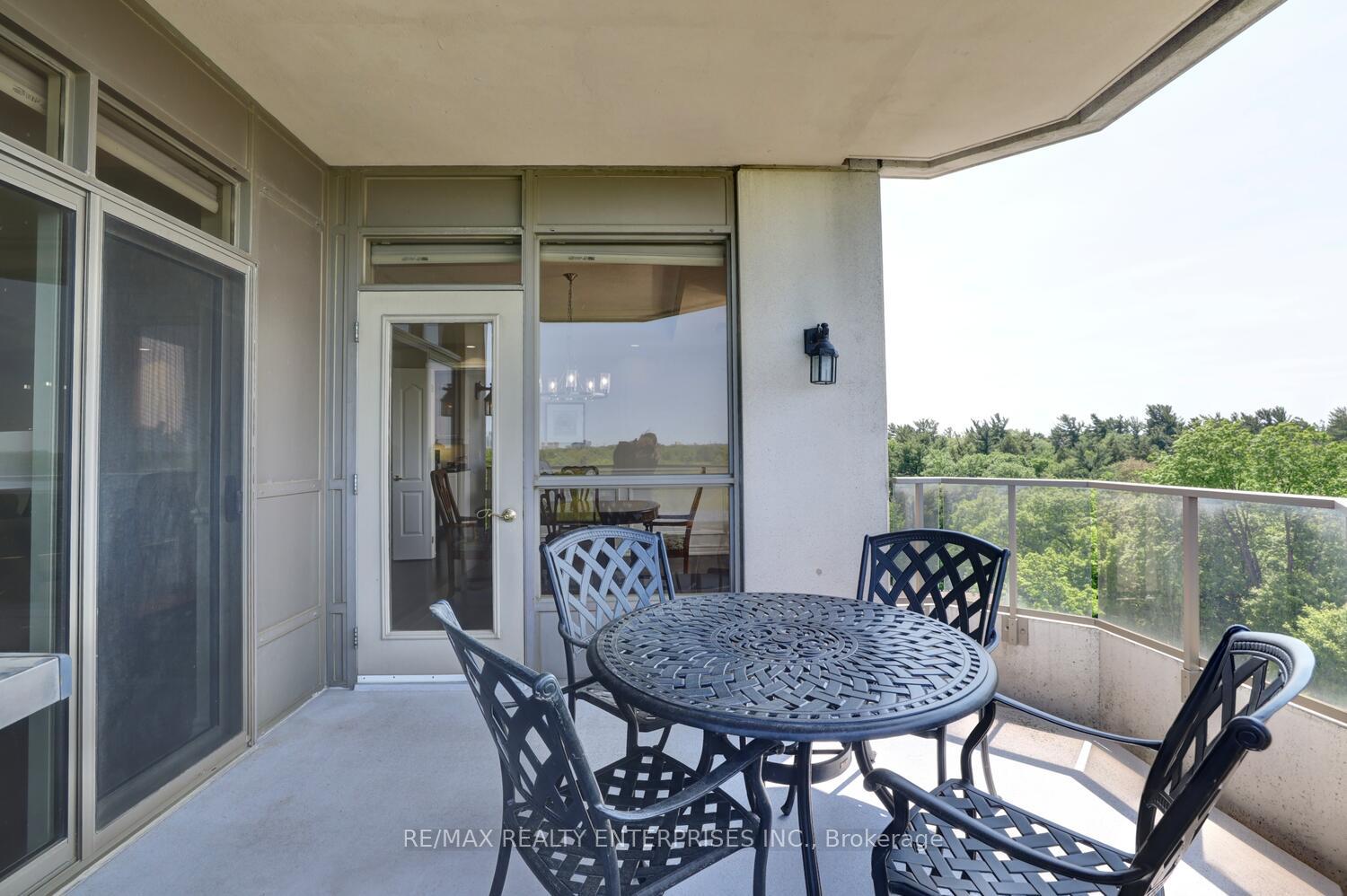 3 Bedrooms Condo at 1900 The Collegeway, Mississauga For sale